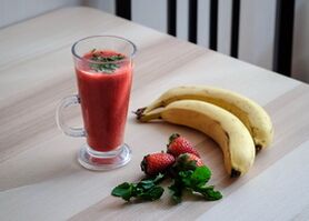 Banan-jordbær smoothie for vekttap